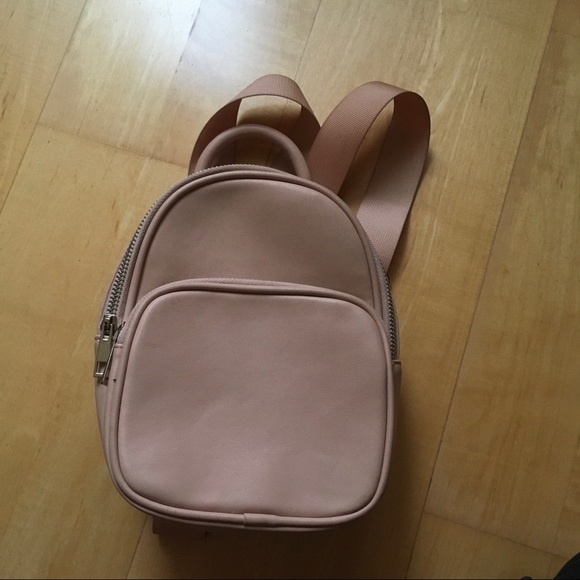 Pink faux leather backpack - Picture 2 of 3